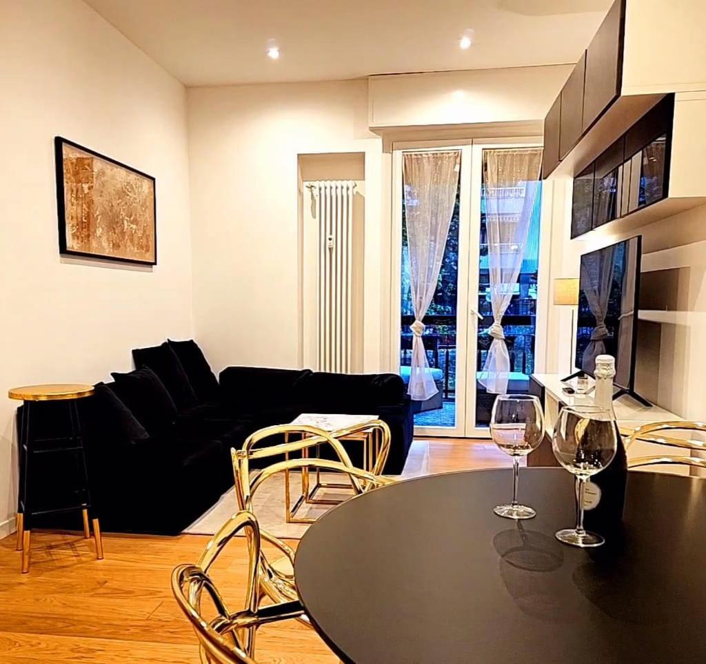 Cozy Apartment Between Sempione, City Life And Mico ! Milan Bagian luar foto